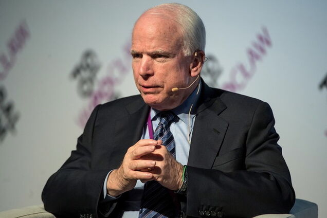 Маккейн вважає боягузливою позицію США через відмову озброїти України