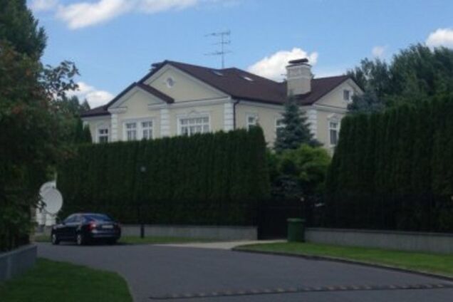 Журналісти пробралися до закритого помістю Льовочкіна