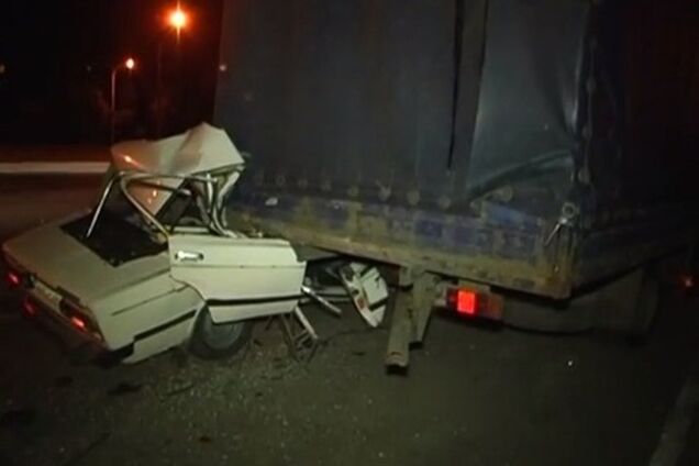 ДТП в Киеве: у автомобиля срезало крышу