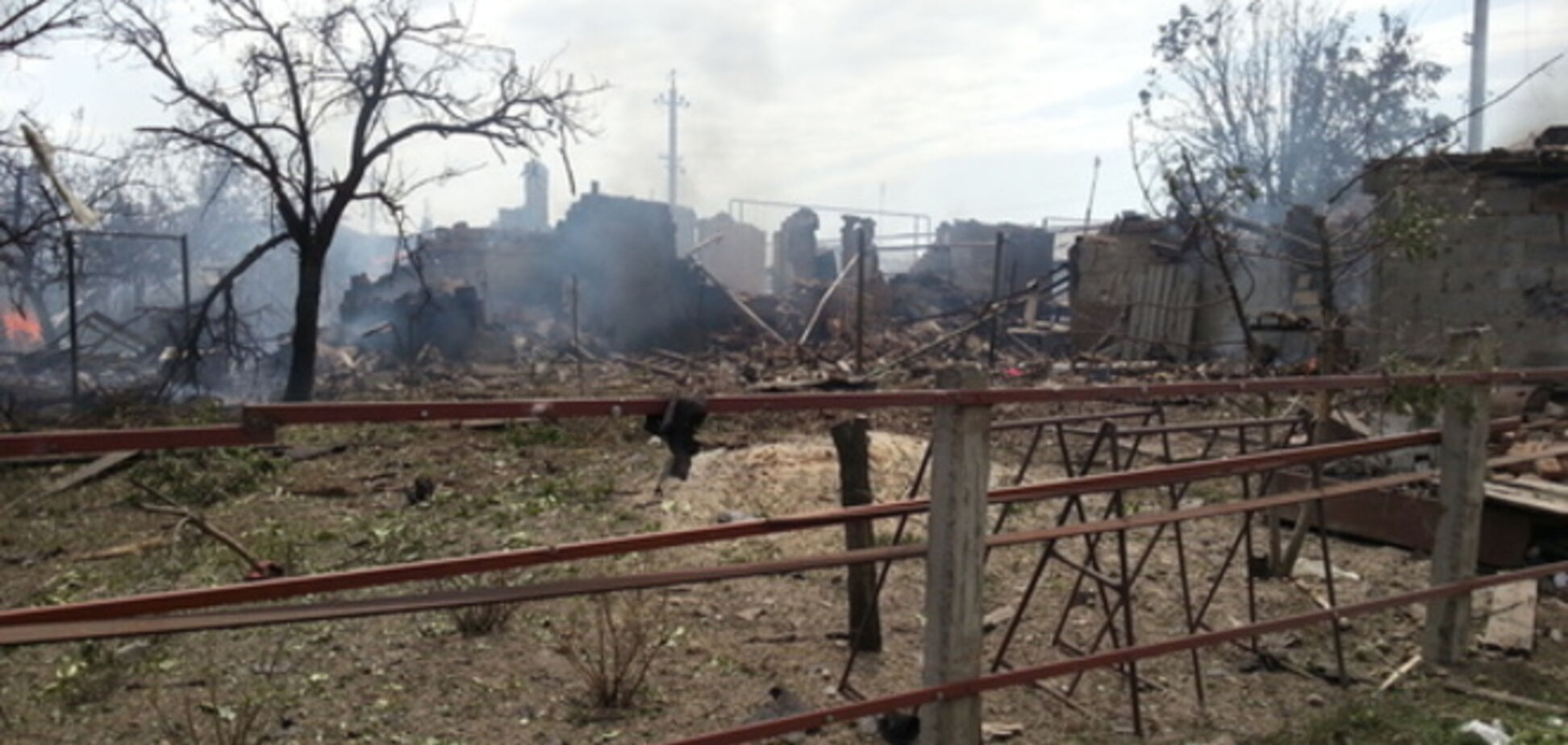 Партия регионов обнародовала фото последствий обстрела Луганска