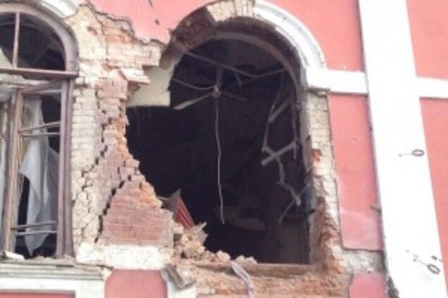 Террористы разбомбили Музей истории и культуры Луганска