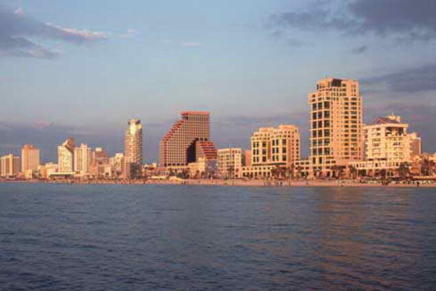 Палестинские боевики начали бомбить Тель-Авив