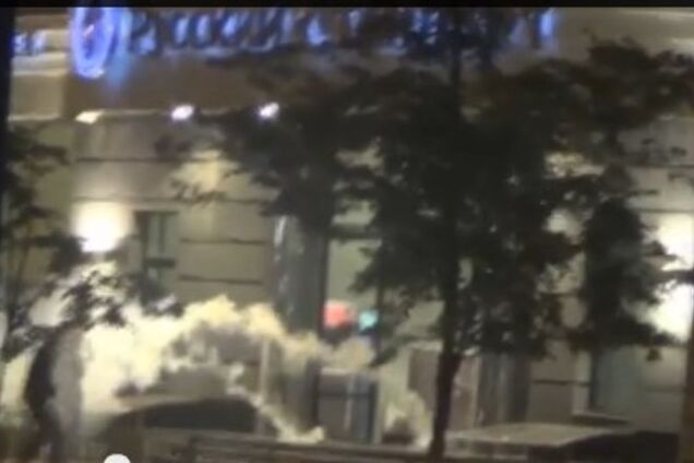 В Киеве забросали дымовыми шашками российский банк