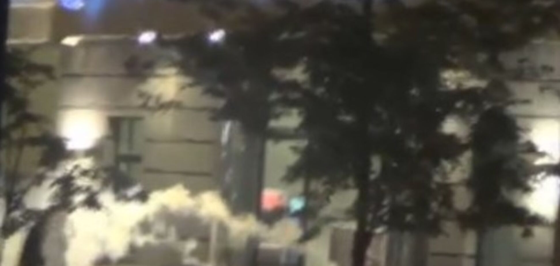 В Киеве забросали дымовыми шашками российский банк