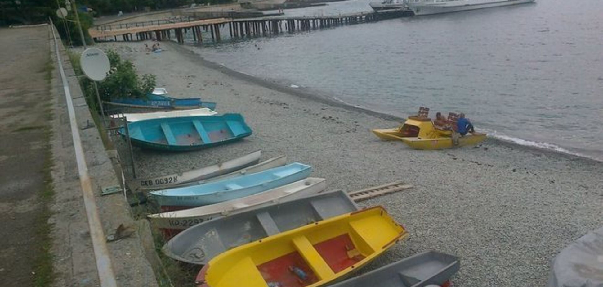 Пляжи Крыма пустуют