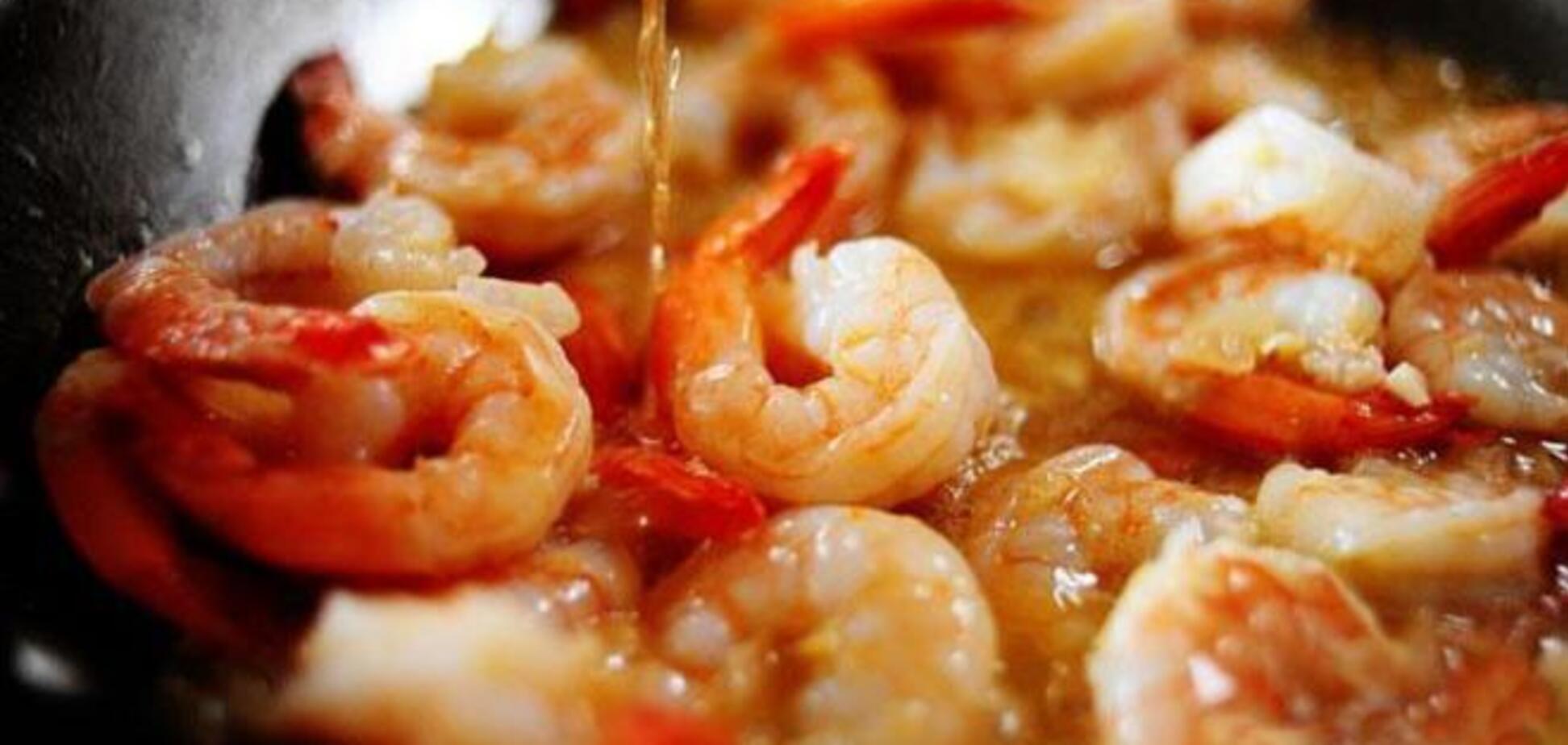 Жареные креветки с чесноком