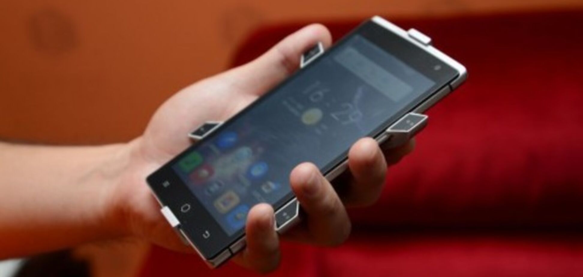 Китайцы создали первый в мире голографический смартфон