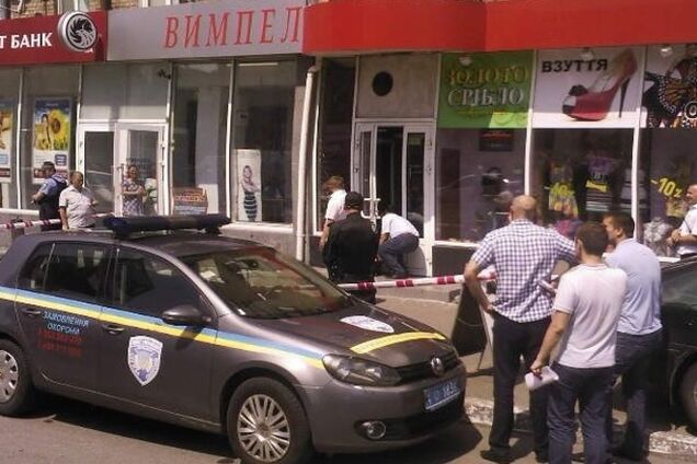 В Киеве владелец ювелирного магазина смертельно ранил грабителя
