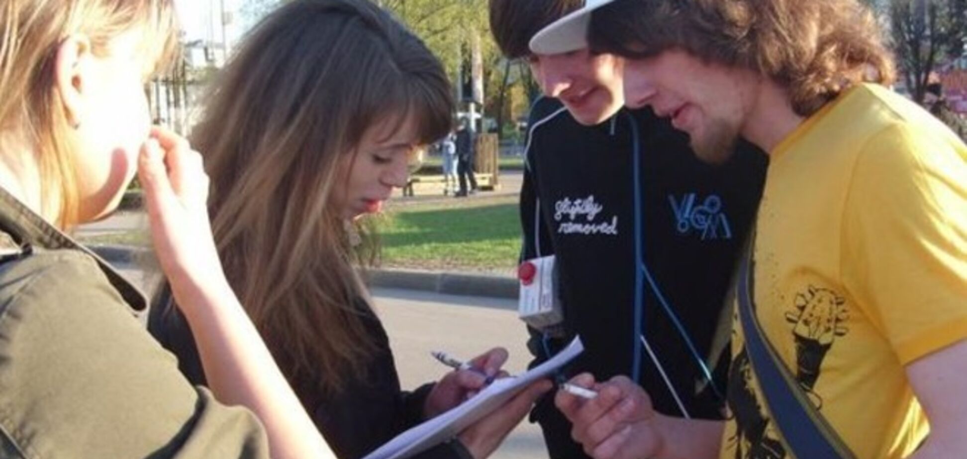 Лишь каждый десятый россиянин поддержал присоединение 'ЛНР' и 'ДНР' к РФ