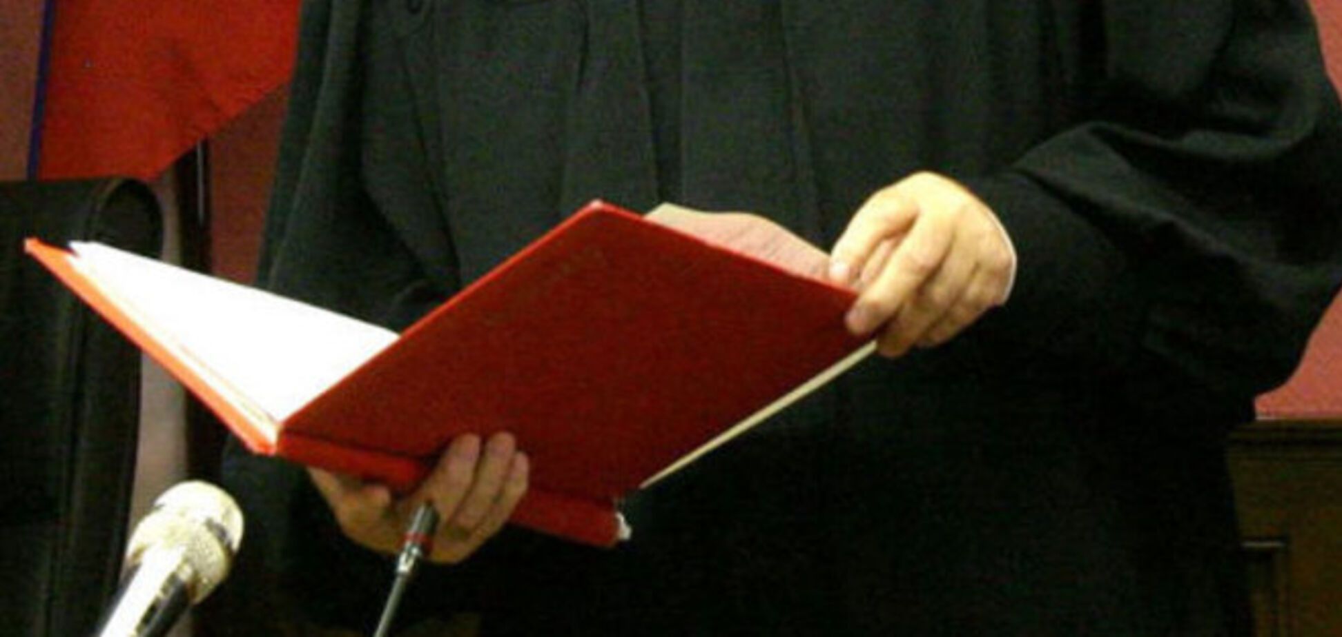 Почему парламент не увольняет судей?