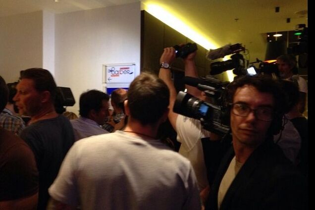 Бородай явился на встречу с делегацией Малайзии с пистолетом и сигаретой