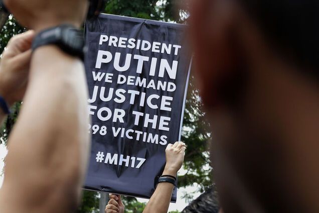 Малайзийцы под посольствами РФ и Украины требовали правды о сбитом Boeing-777