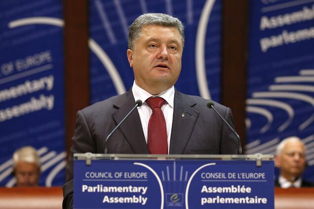 Порошенко постановив провести паради в Києві та Одесі на День Незалежності