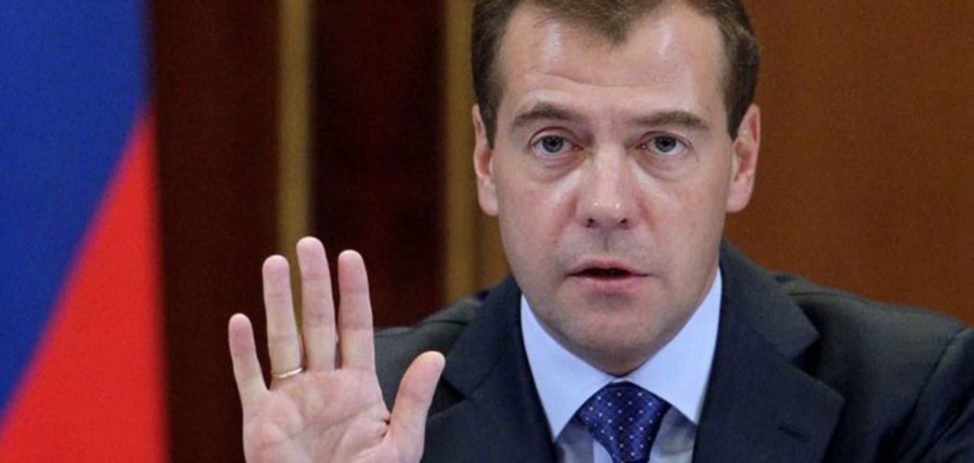 Медведев выделил почти 5 млрд руб. на решение проблем беженцев из Украины 