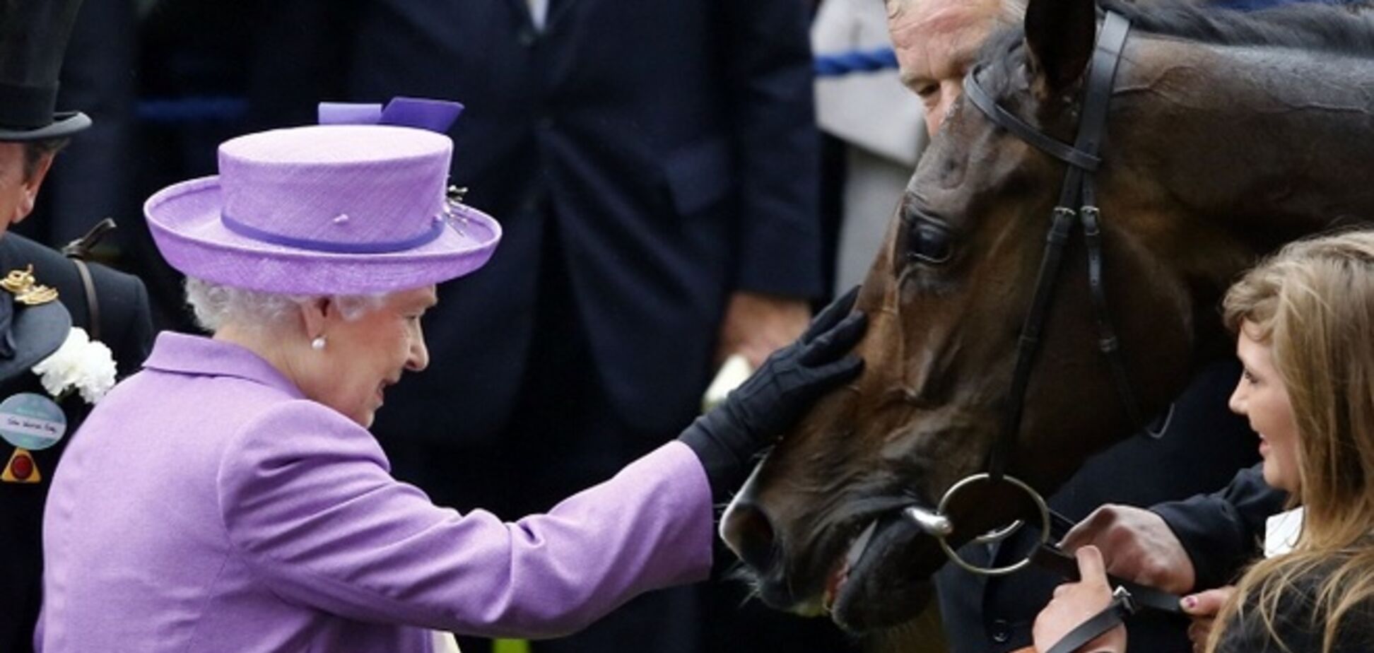 Британской королеве пригрозили штрафом за допинг для лошади
