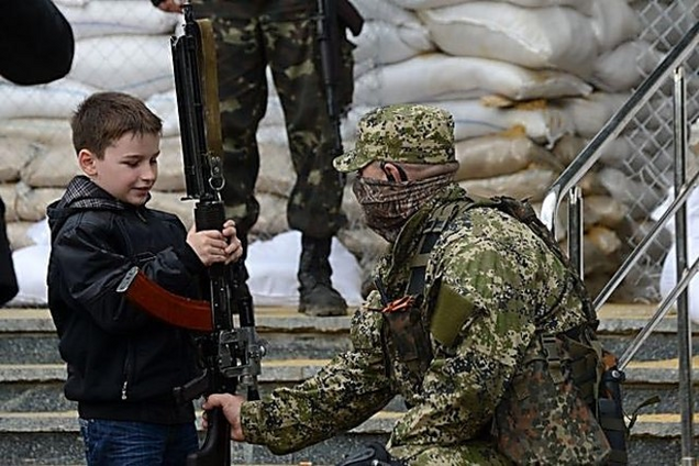 Террористы решили прикрыться детьми Донбасса для возобновления поставок вооружения