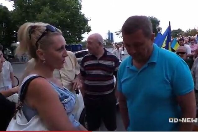 Одесситы надавали тумаков водителю Mercedes из-за георгиевской ленточки