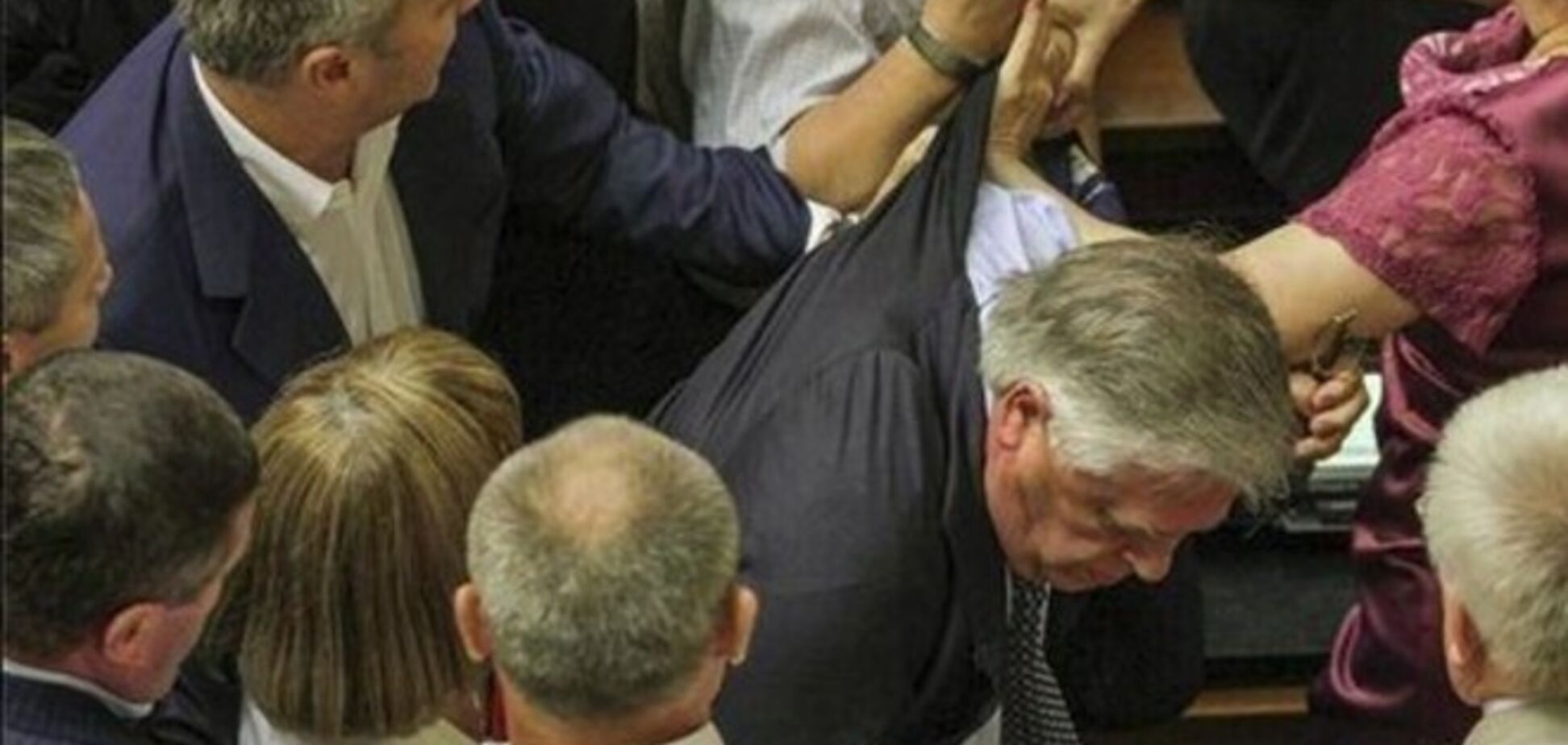 Симоненко вигнали із зали парламенту