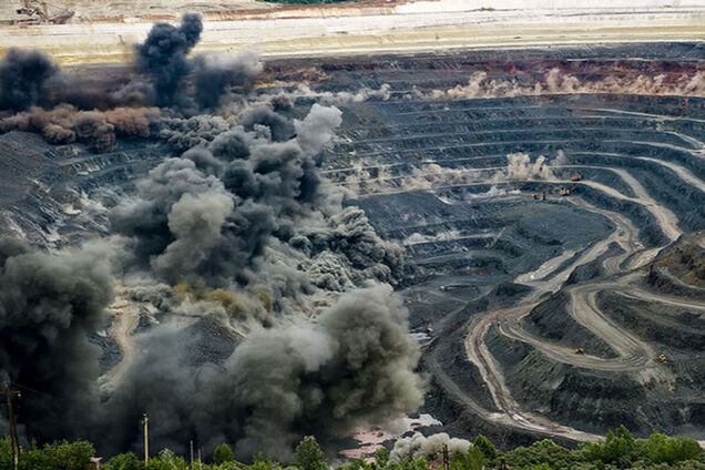 СМИ: Кабмин пытается задобрить Ахметова