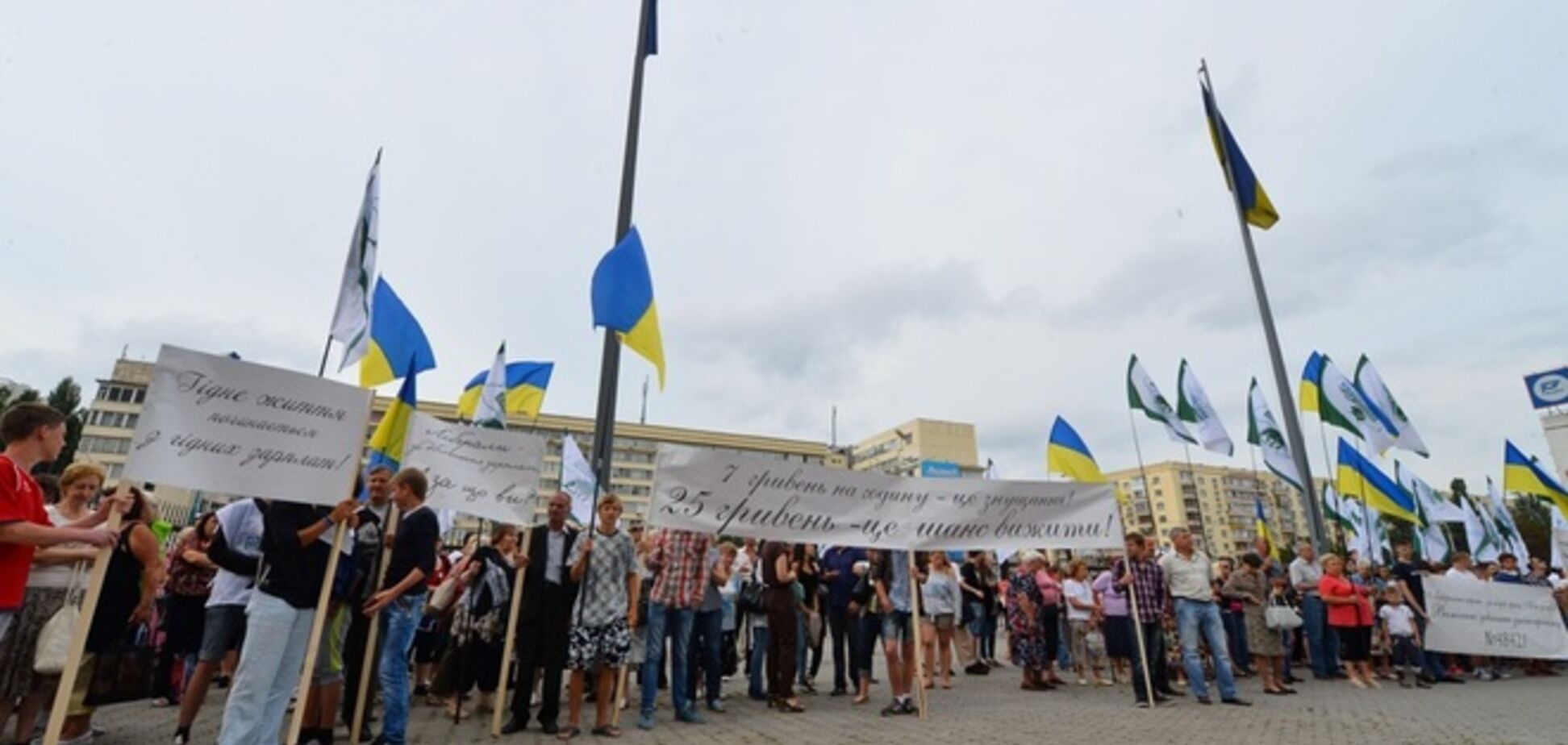 В Киеве стартовала акция в поддержку законопроекта о повышении минимальной зарплаты