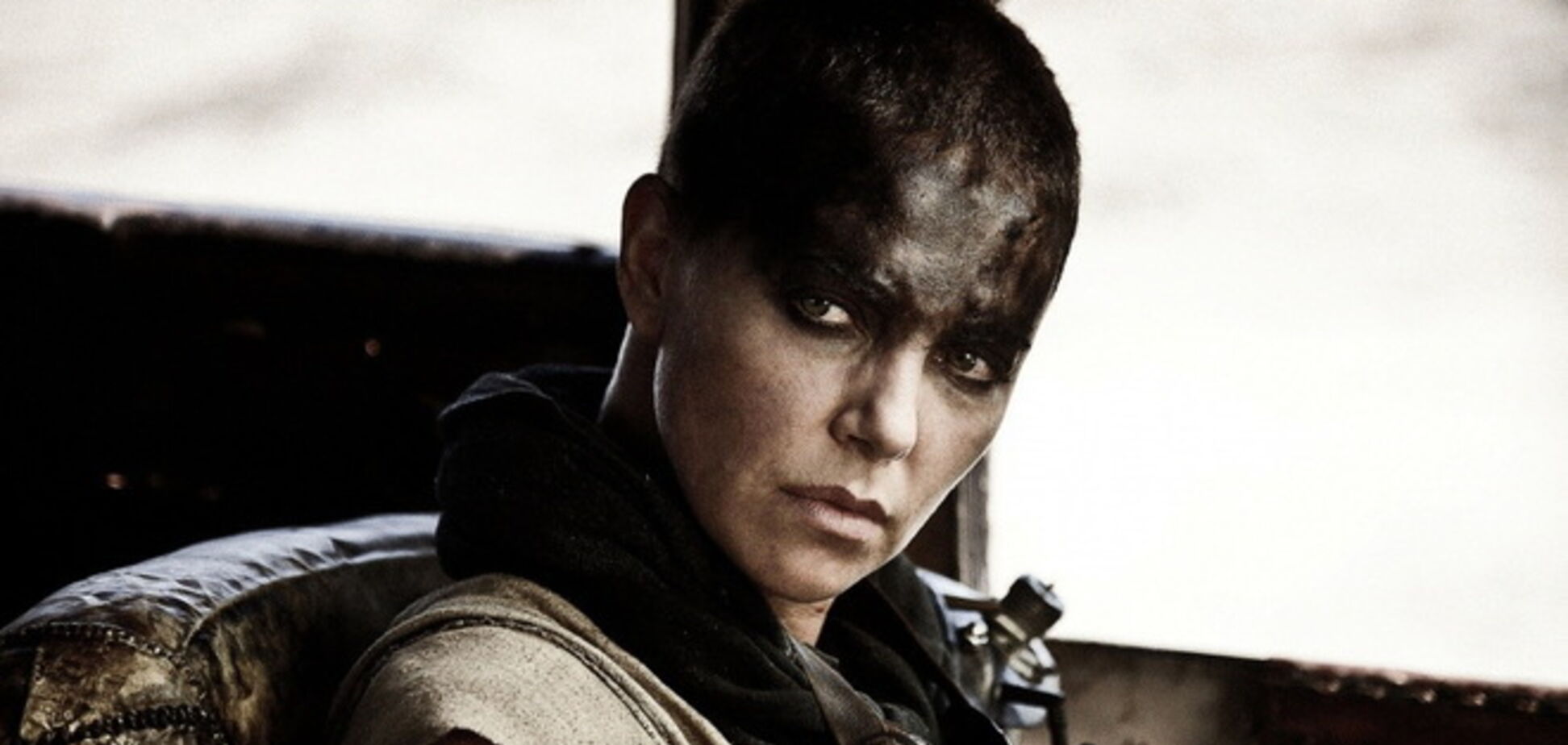 'Безумный Макс': наконец-то кадры с бритой и однорукой Шарлиз Терон