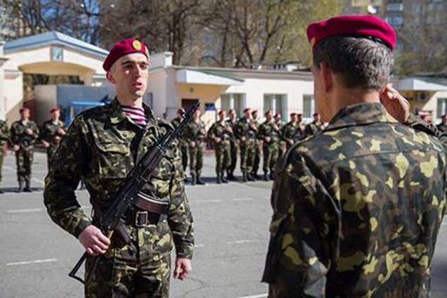 Для получения разрешения на отпуск военнообязанных отправят в военкомат 