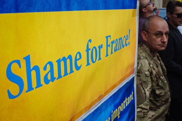 Япония отговаривает Францию от поставок 'Мистралей' России