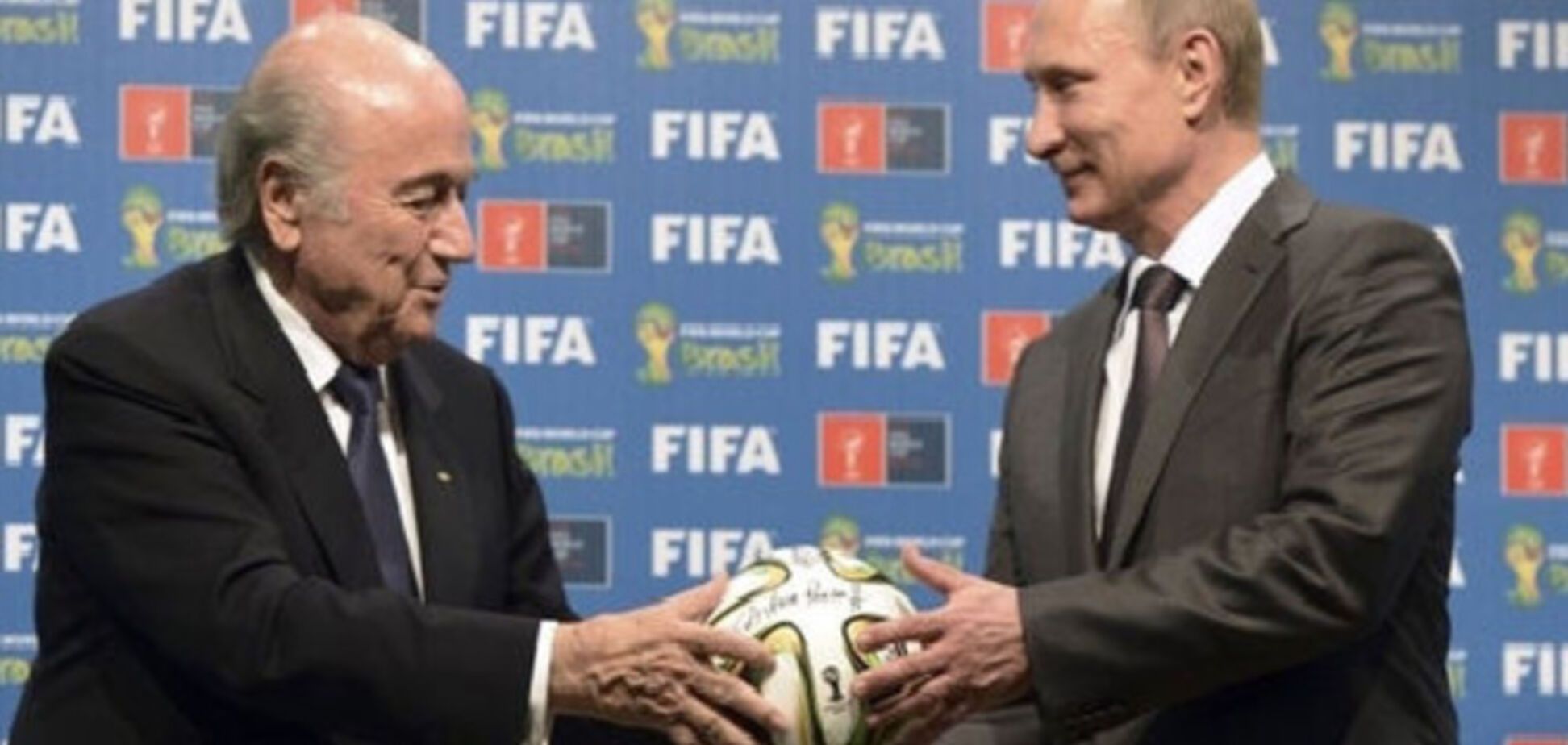 Президента ФИФА обвинили в трусости и потакательстве Путину 