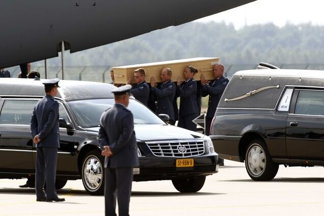 В Нидерланды прибыли последние тела жертв крушения Boeing-777