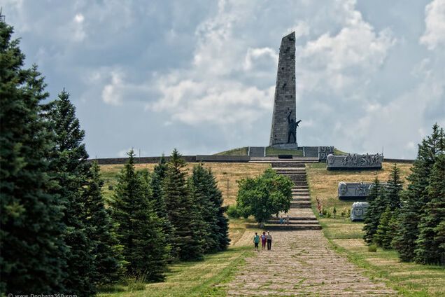 Украинская армия взяла под контроль Саур-Могилу и Дебальцево