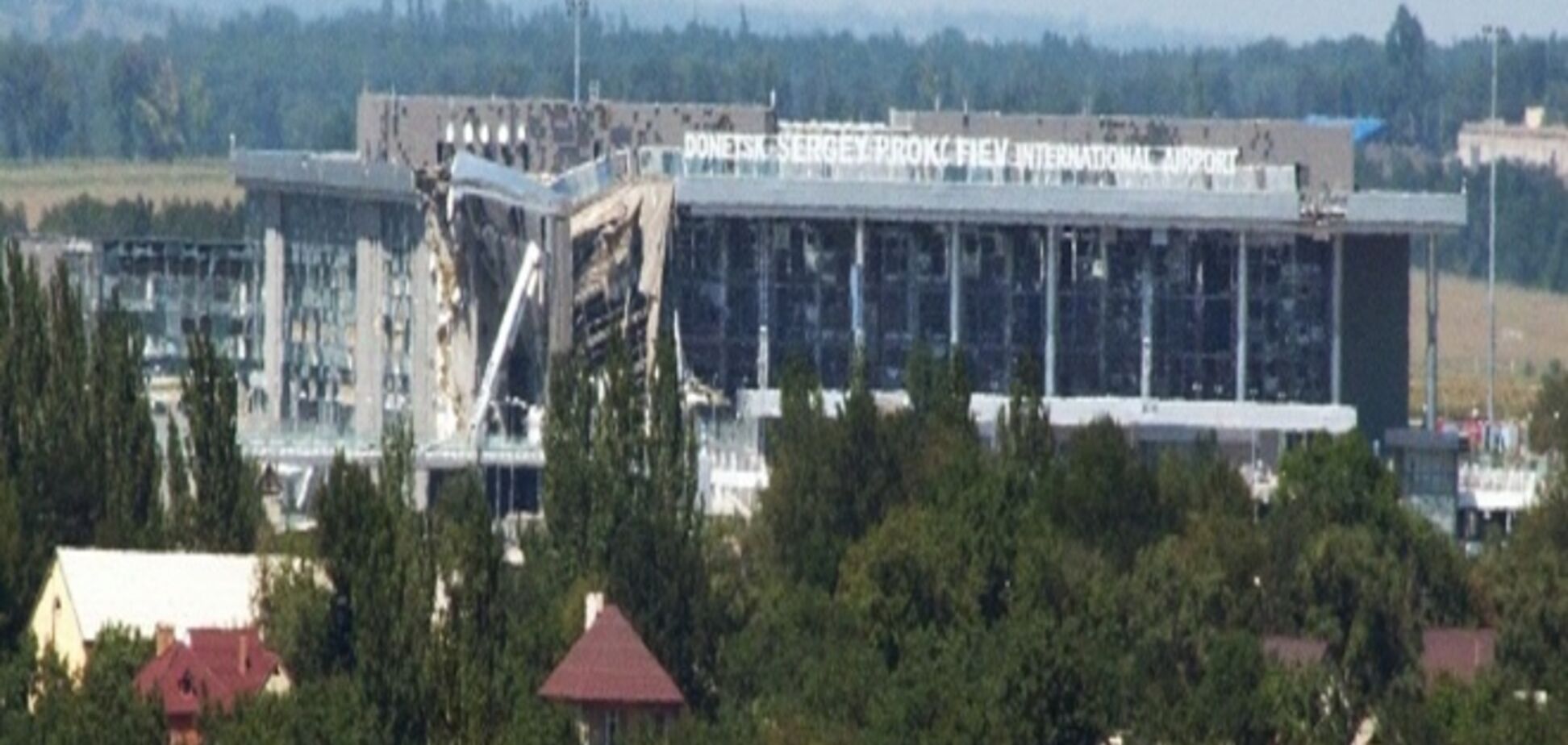Донецкий аэропорт после обстрелов