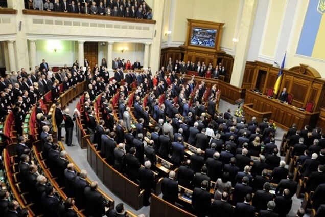 Яценюк забув запросити на позачергове засідання ВР депутатів з трьох фракцій