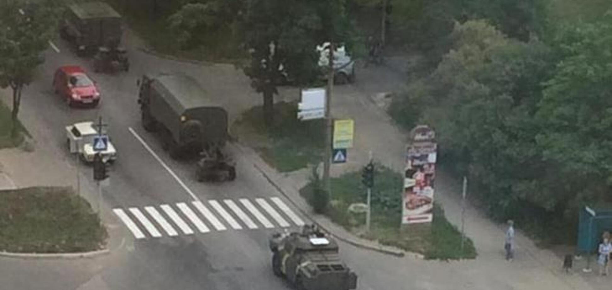 Большая колонна российской бронетехники вошла в Донецк