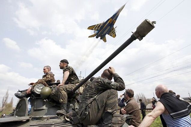 Жители Луганска и Донецка в соцсетях ищут родных и способы выжить