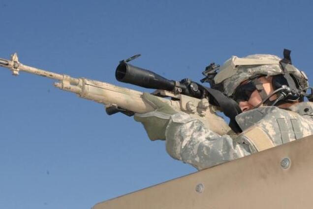 Украинский снайпер застрелил доставлявшего террористам оружие российского полковника