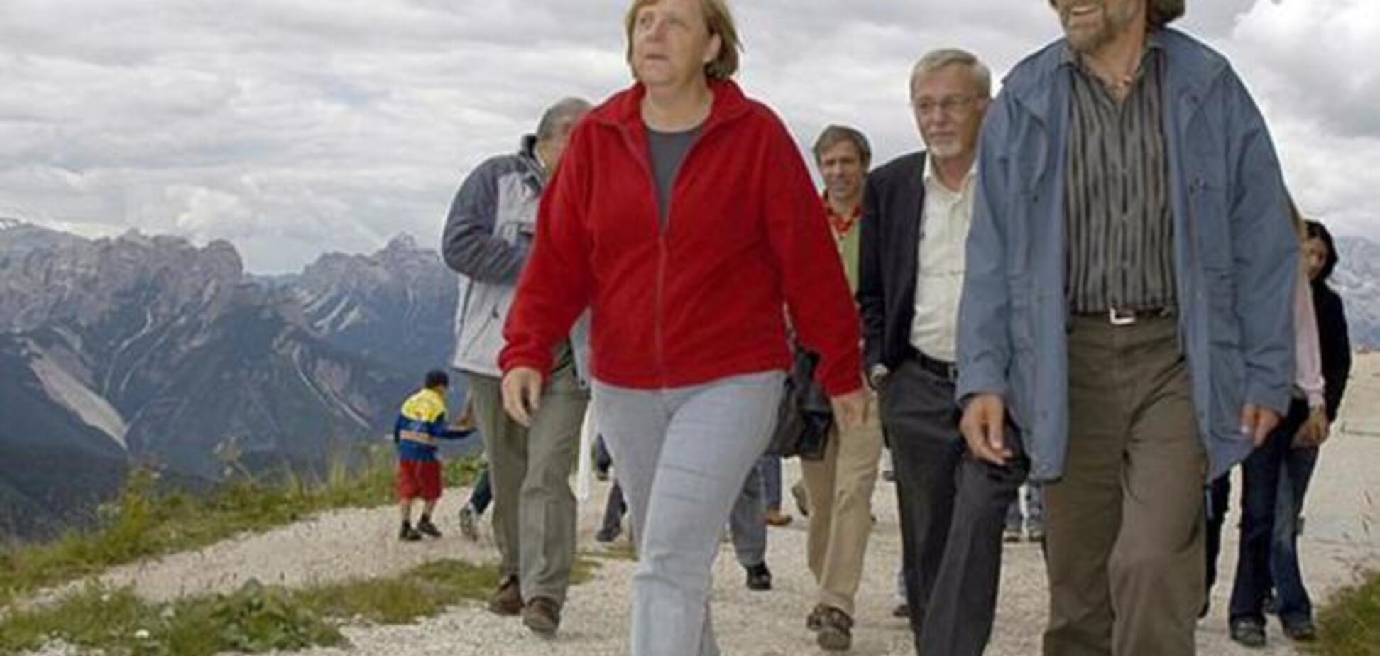 Меркель готова пожертвовать отпуском ради введения санкций против РФ
