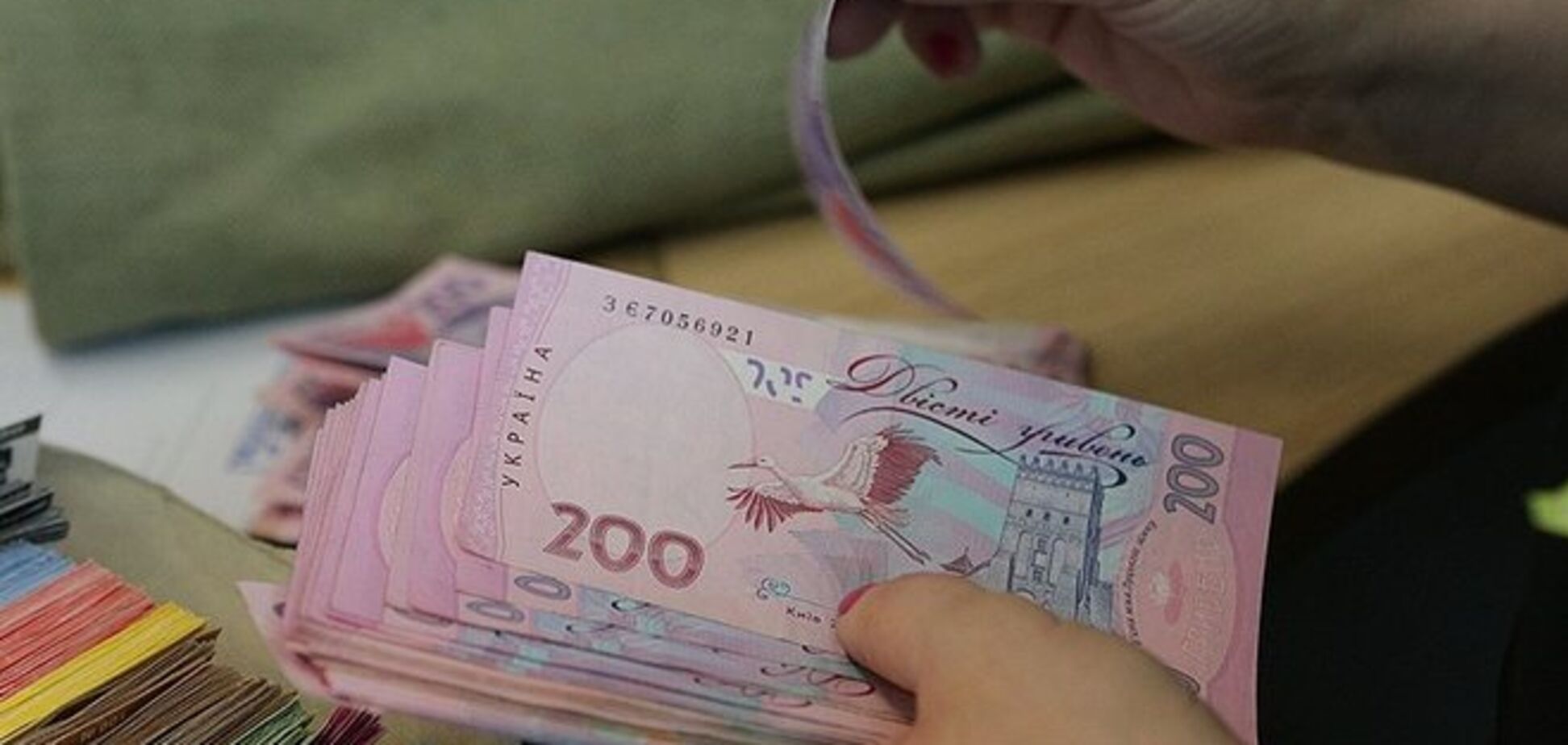 НБУ ограничил суточную выдачу налички со счетов