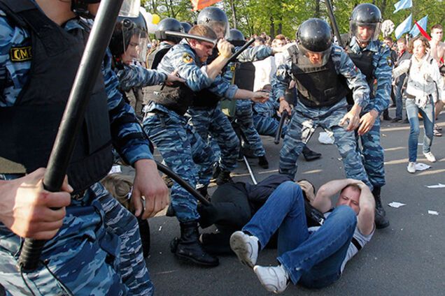 В Росії вирішили звільнити поліцейських від відповідальності за тілесні ушкодження