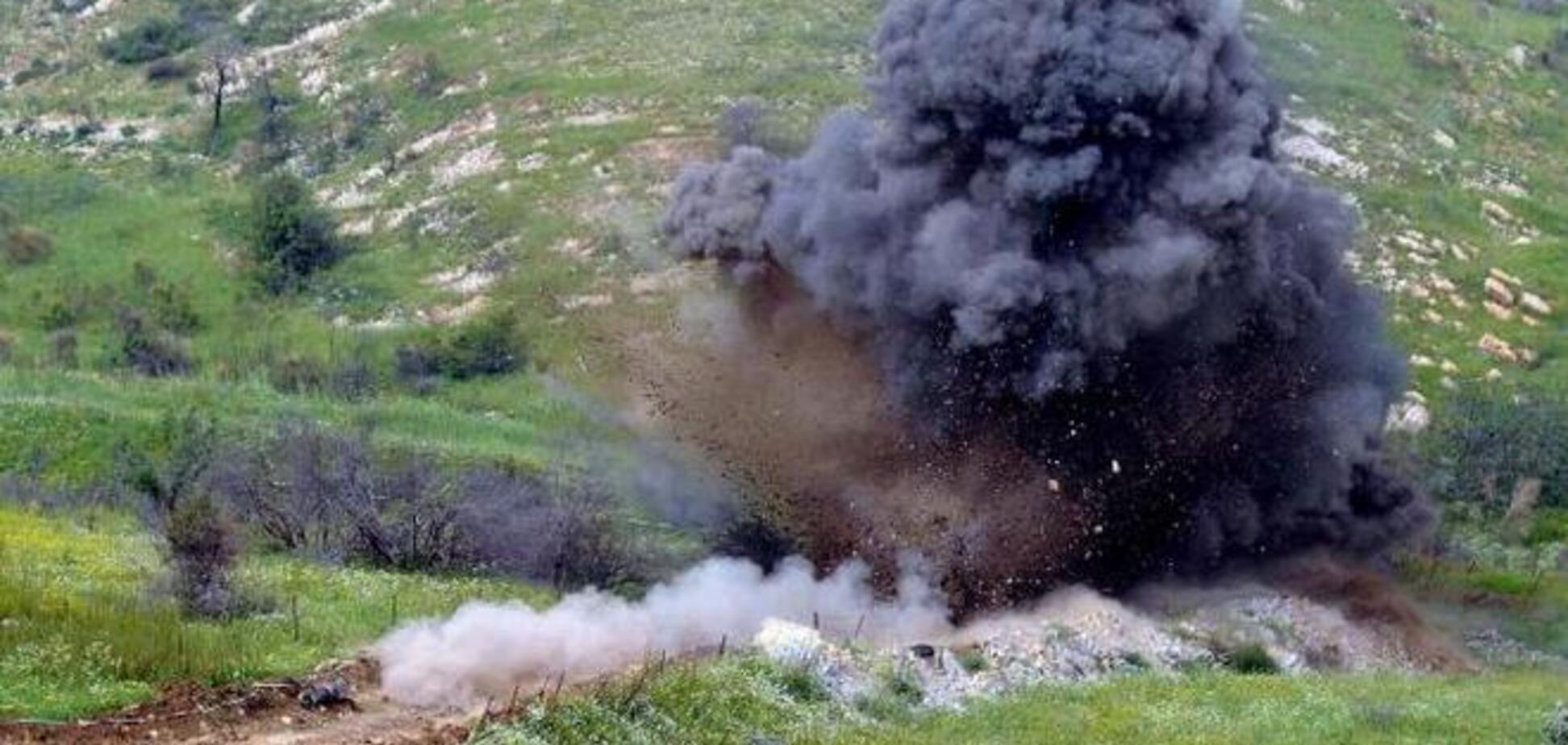 Около Луганского аэропорта на мине подорвались два человека