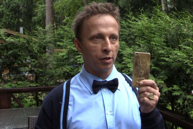 Охлобыстин купил золотой 'путинофон' за 147 тыс. рублей