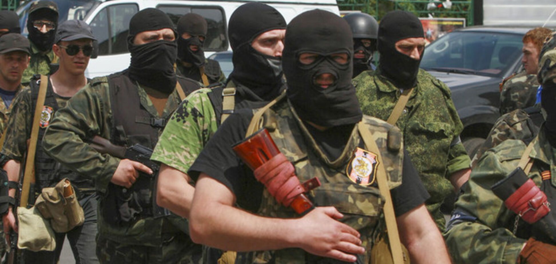 Террористы покинули здание УМВД в Донецке