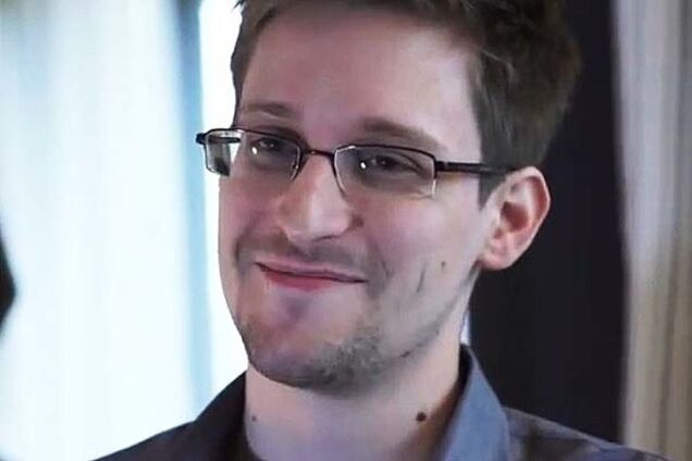 Сноуден офіційно попросив притулку в Росії 