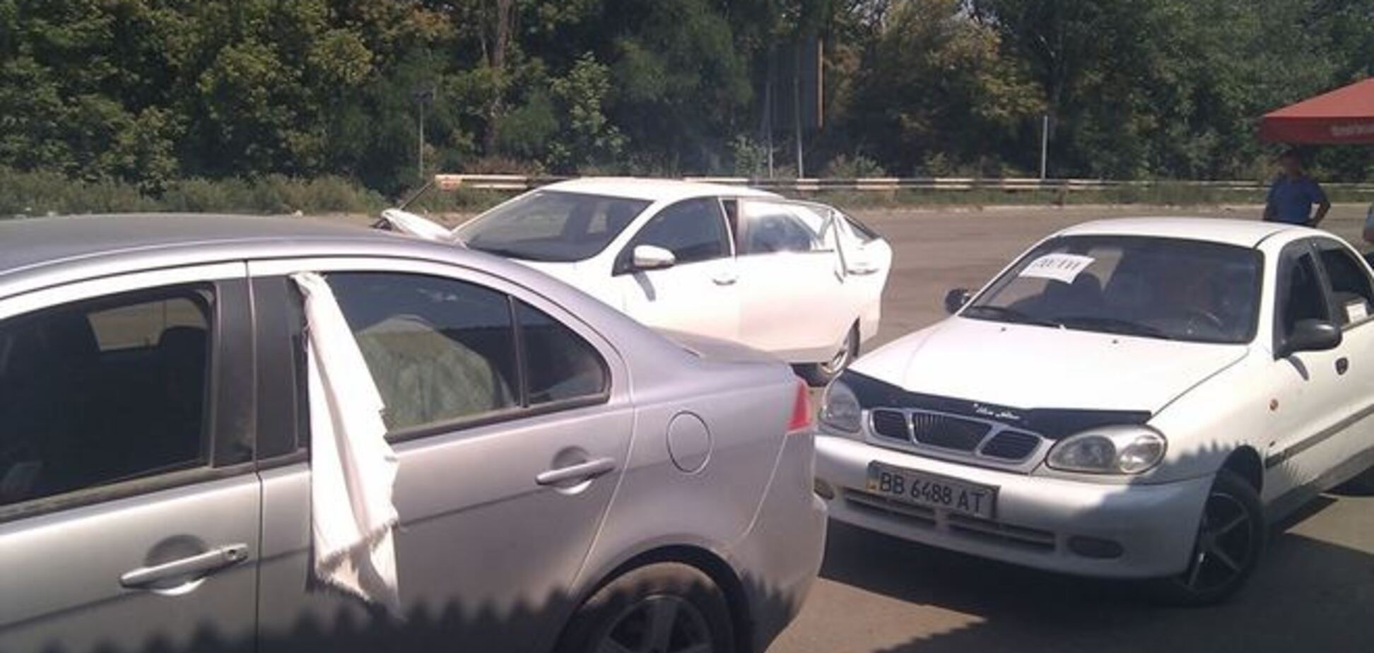 Через гуманитарный коридор сил АТО из Луганска выехало почти 100 жителей и 36 автомобилей