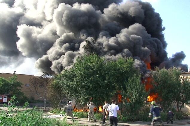 На заводе под Киевом произошел масштабный пожар