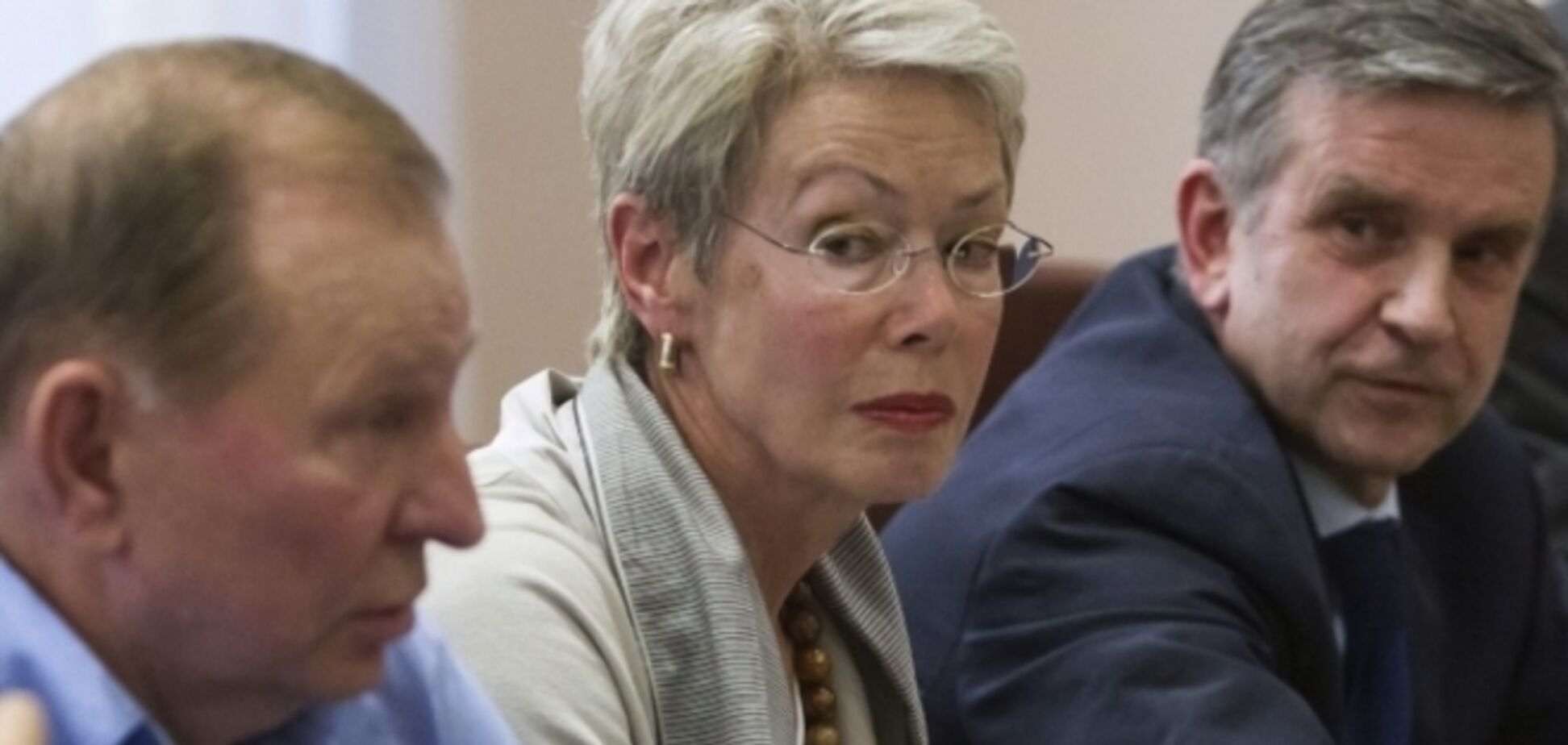 Трехсторонняя контактная группа в Минске договорилась об освобождении заложников