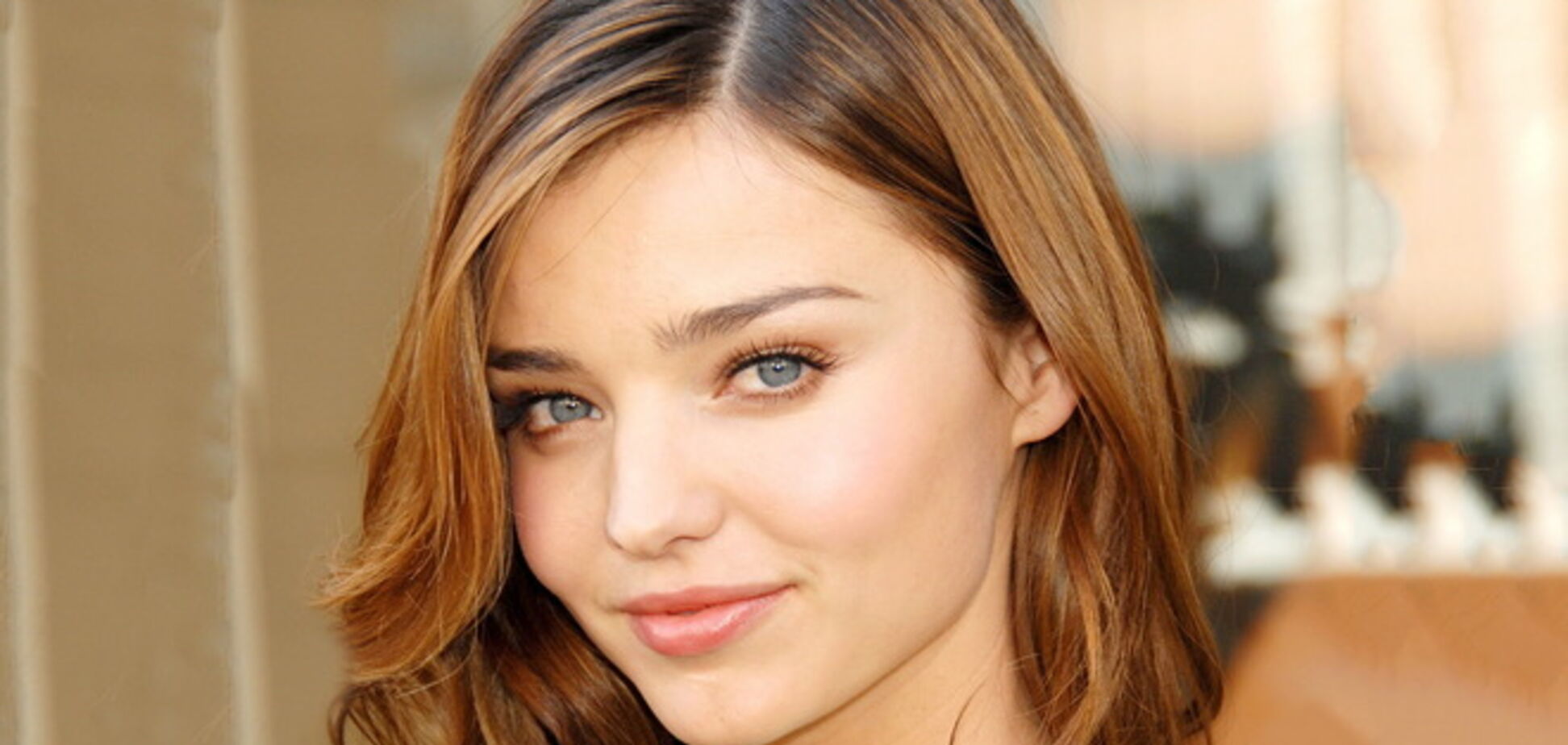 Миранда Керр поделилась пикантным снимком топлесс