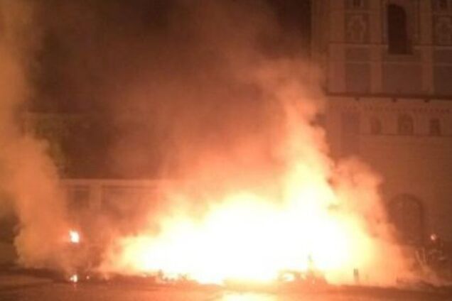 На Михайловской площади подожгли палатки Самообороны