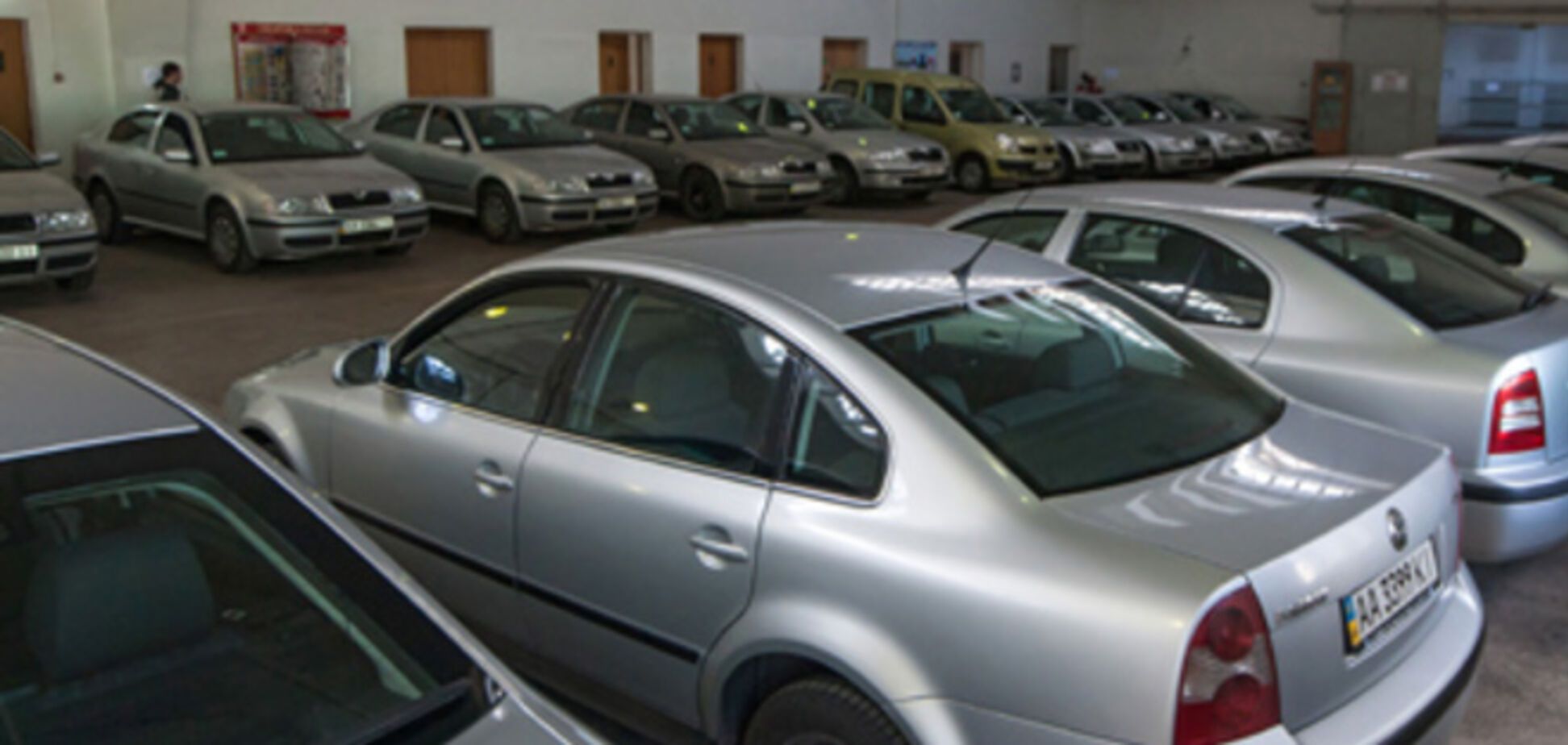 Кабмин продал 27 министерских машин