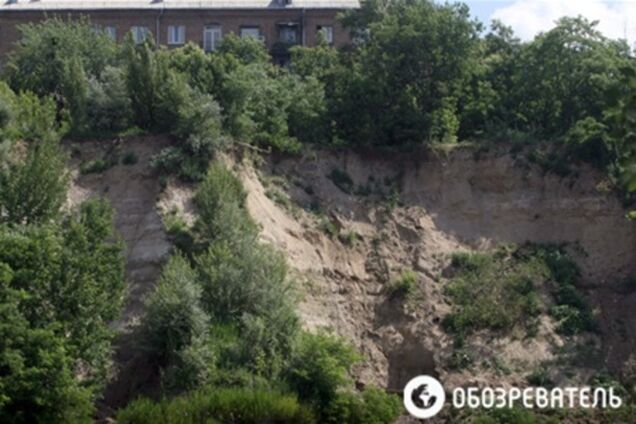 В центре Киева оползень подобрался впритык к жилым домам