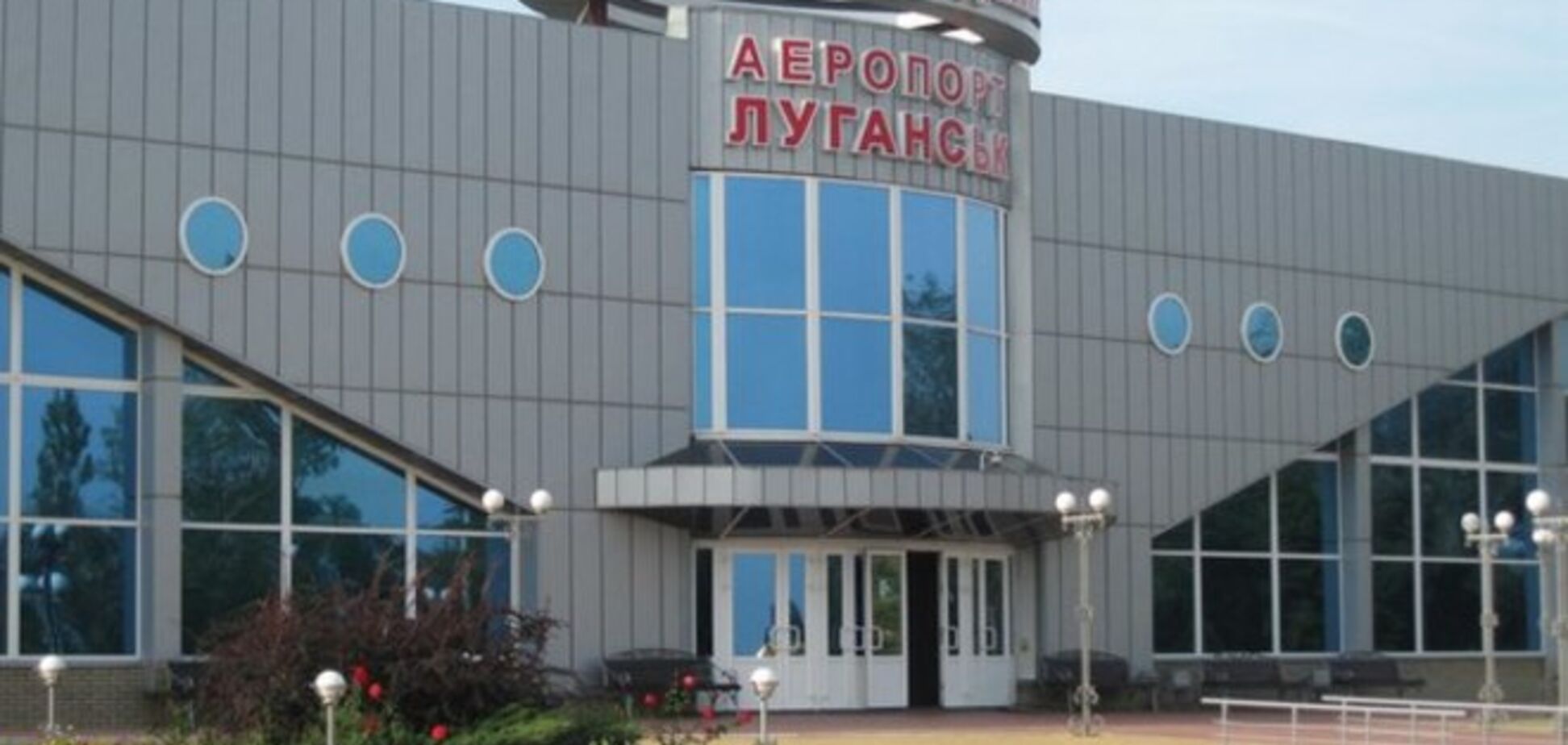 Террористы обстреляли из 'Града' аэропорт Луганска